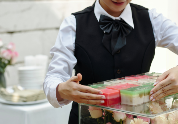 קייטרינג חלבי כשר לאירועים קטנים: כך תהפכו לאורחים במסיבה שלכם